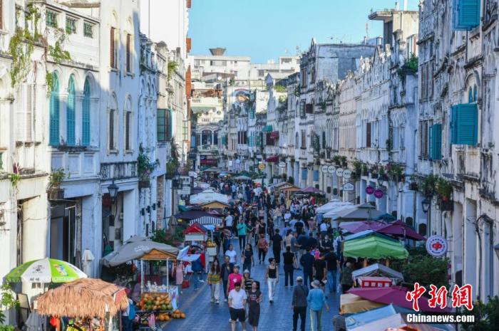 資料圖：圖為?？隍T樓老街游客如織。 <a target='_blank' href='/' >中新網(wǎng)</a>記者 駱云飛 攝