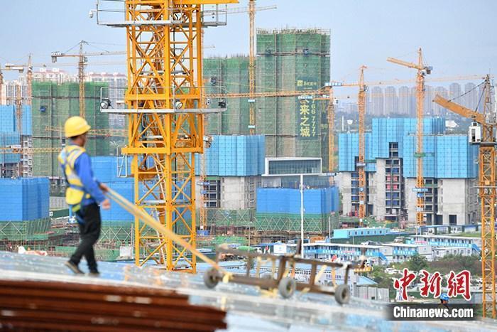 資料圖：一在建樓盤工地工人正在忙碌。 <a target='_blank' href='/'>中新社</a>記者 張浪 攝