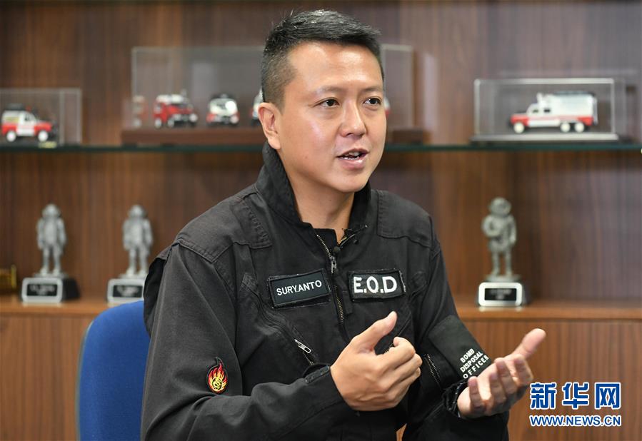 （港澳臺·香港故事·圖文互動）（1）用手觸摸二戰(zhàn)炸彈的人——訪香港警方拆彈專家