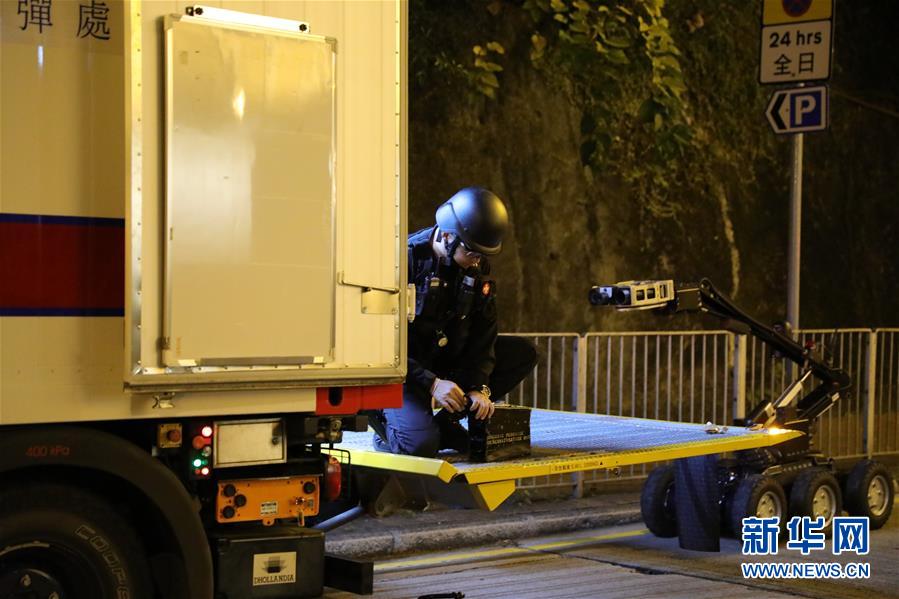 （港澳臺·香港故事·圖文互動）（2）用手觸摸二戰(zhàn)炸彈的人——訪香港警方拆彈專家